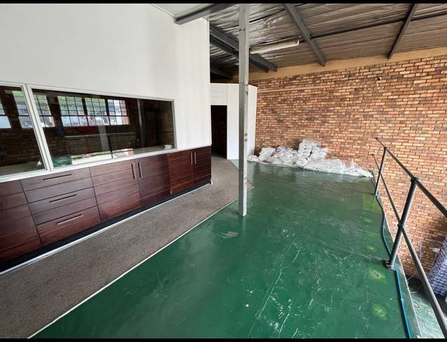 320M² WAREHOUSE TO LET IN STRIJDOMPARK